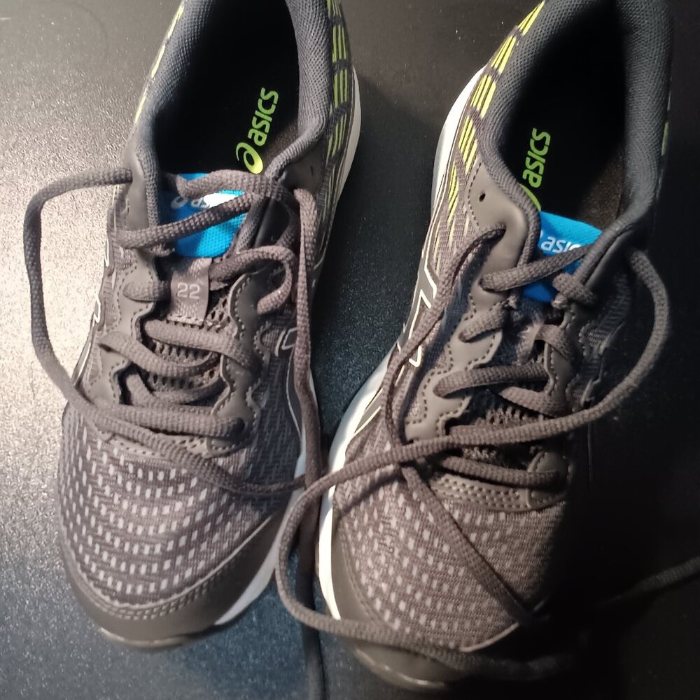 ASICS Women's 22 Gel-Cumulus  Style # 1014A148 Size 5 1/2 Low top Lace ups Gray